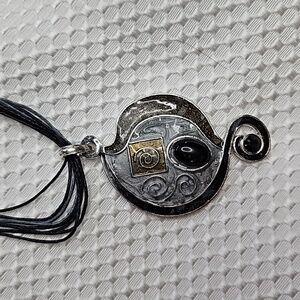 GAUDI  NECKLACE BLACK AND GREY